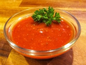 Want the perfect sauce to dip your favorite fried italian snacks in? Make this easy recipe using common pantry items to make marinara sauce in just minutes! | Tiny Kitchen Cuisine | http://tiny.kitchen