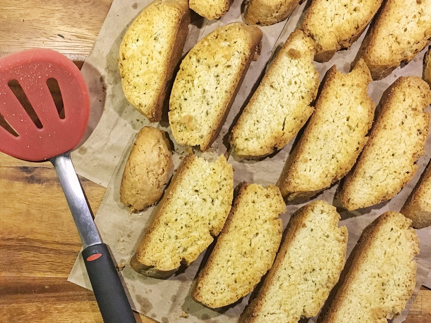 These italian anise biscotti are thick crunchy cookies with a hint of licorice flavor. Best served with a cup of coffee! | Tiny Kitchen Cuisine | http://tiny.kitchen